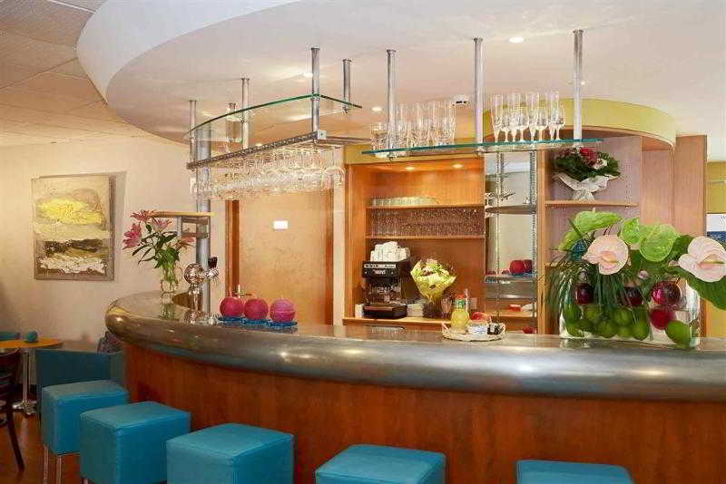 Novotel Suites Cannes Centre Exterior photo